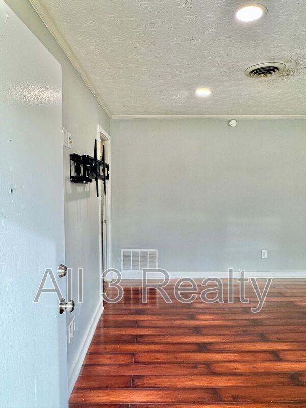 Photo - 3405 Vermont Dr