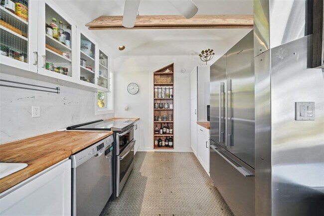 Photo - 700 Lands End Dr