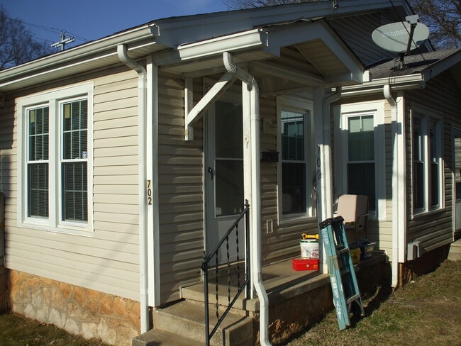 Building Photo - 700 E 11th Ave Unit 702