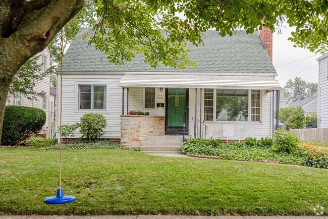Building Photo - Beautiful four bedroom home avaulable for ...