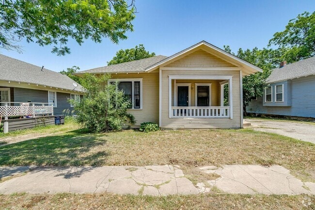 Building Photo - Large 4 Bed, 2 Bath in the heart of Histor... Rental