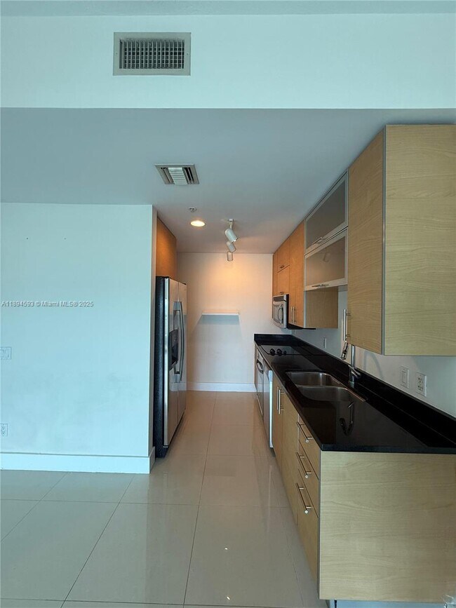 Photo - 60 SW 13th St Unidad 3809