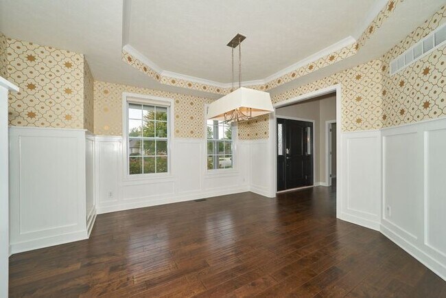Beautiful 5 Bedroom With Finished Basement in Fishers