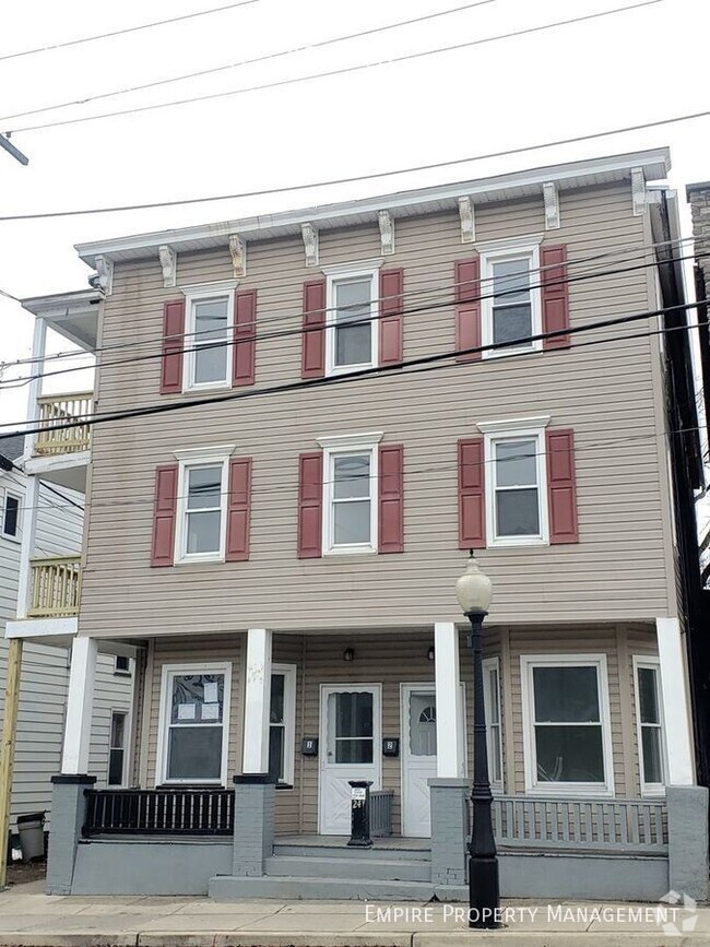 Building Photo - 3rd Floor: 1-Bedroom/1-Bathroom in Bangor Unit Apt. #8