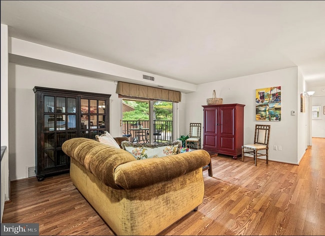 Photo - 31 Old Forge Crossing