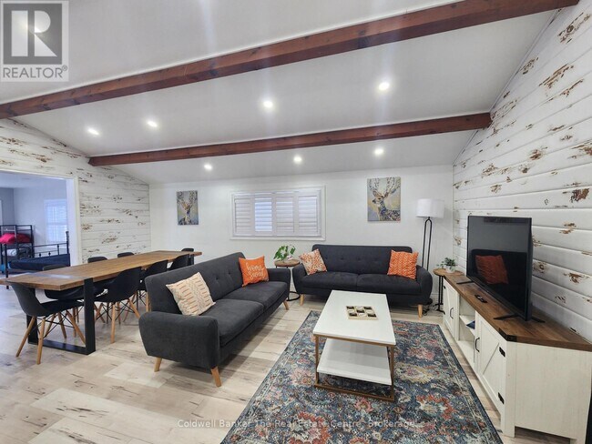 Photo - 460 Wellington St