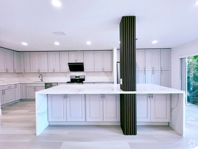 Building Photo - 549 Racquet Club Rd Rental