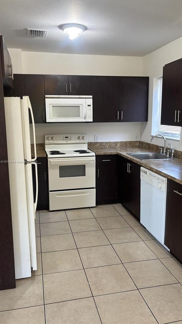 Building Photo - 1642 NW 14th St