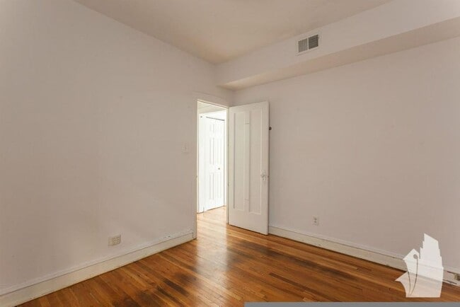 Photo - 3521 N Broadway Unidad 3523 3e