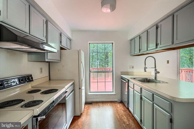8 Lambeth Bridge Ct
