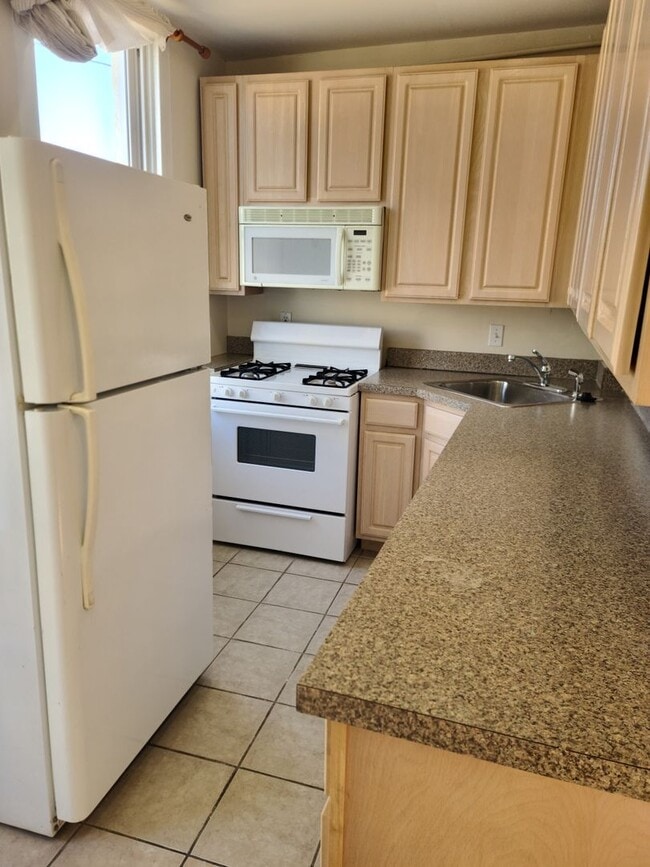 Building Photo - 3601 Keswick Rd Unit 1