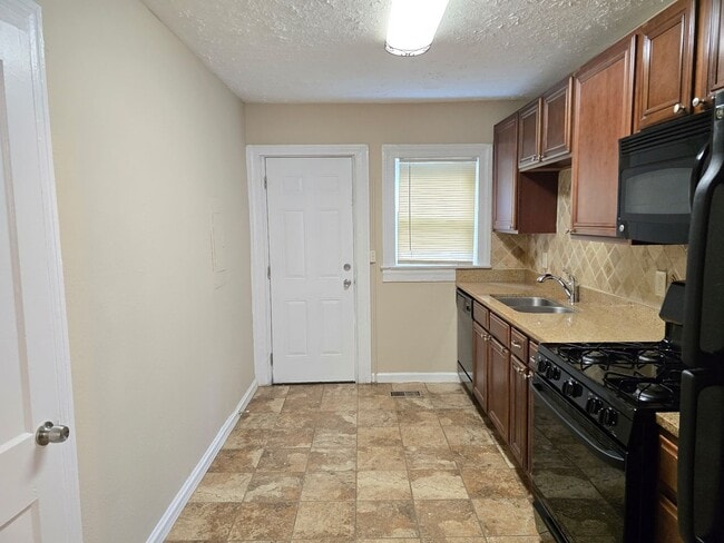 Photo - 583 Colonial Cir SE Unit #1