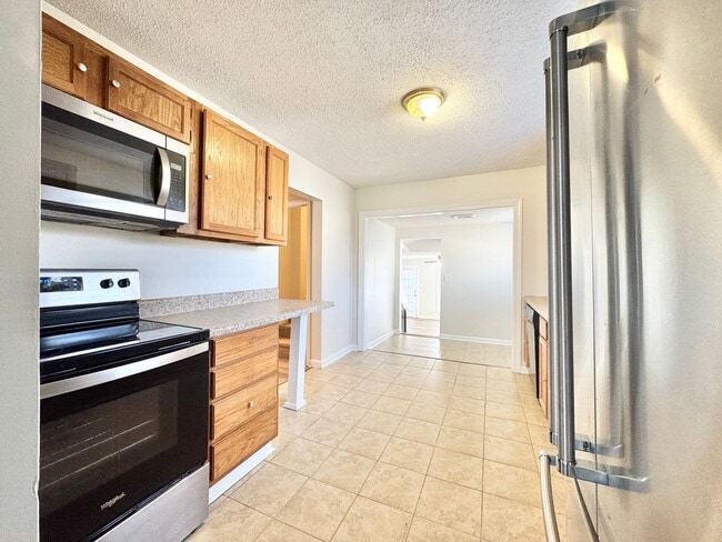 Photo - Spacious 4 Bedroom Located in Garden Homes