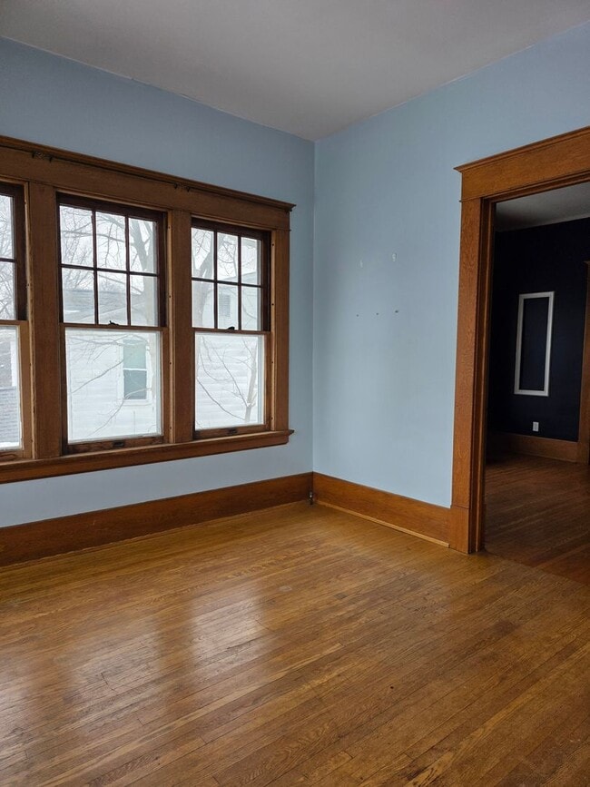 Photo - Large Home in Bowling Green