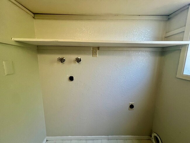 Photo - 2090-2102 Meade Avenue Unit 2094