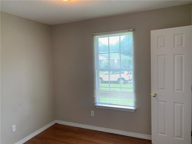 Photo - SOUGHT AFTER WEST MOBILE!