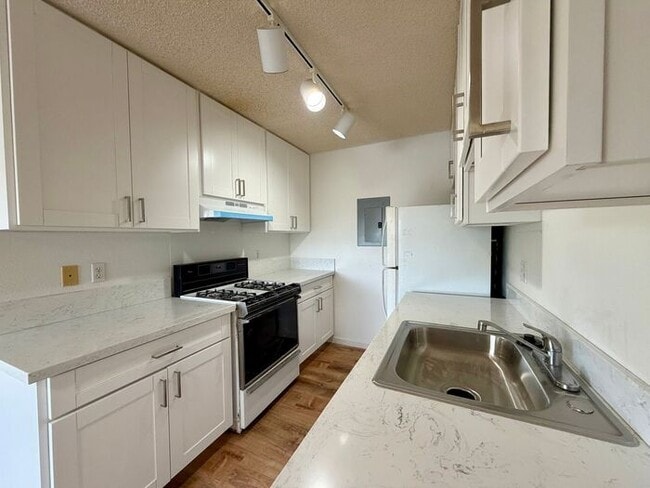 Photo - Ewa Beach - Palm Villas II: 2 Bed 1-1/2 Bath Townhouse w/ 2 Parking