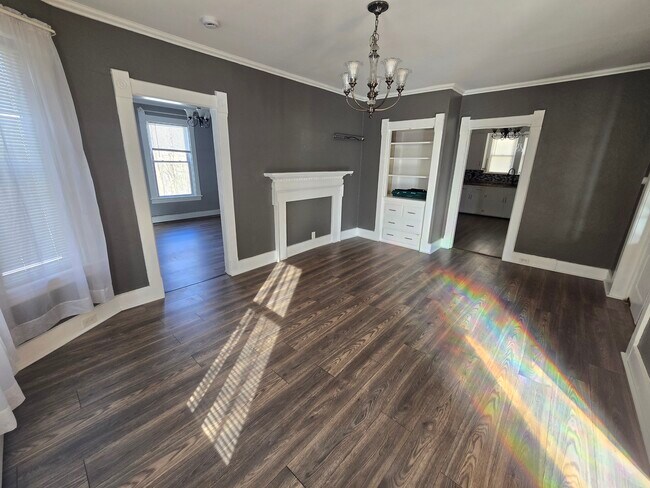 Living Room - 154 Oak St Unit 1st Floor