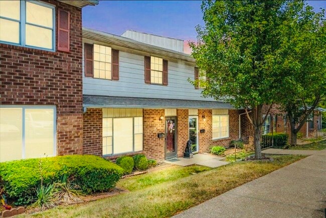 Photo - 3500 Warwick Dr