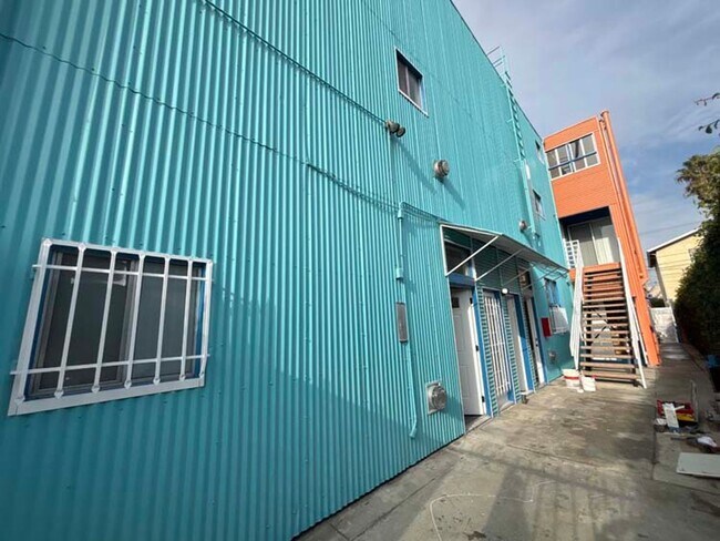 Building Photo - 915 Broadway St Unit 03