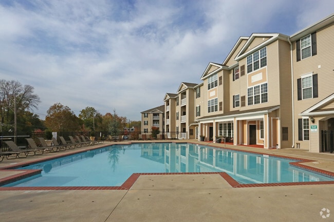 The Pointe at River Glen
