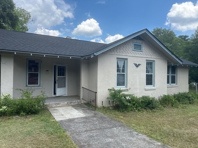 Building Photo - Charming 2-bedroom, 1-bathroom home