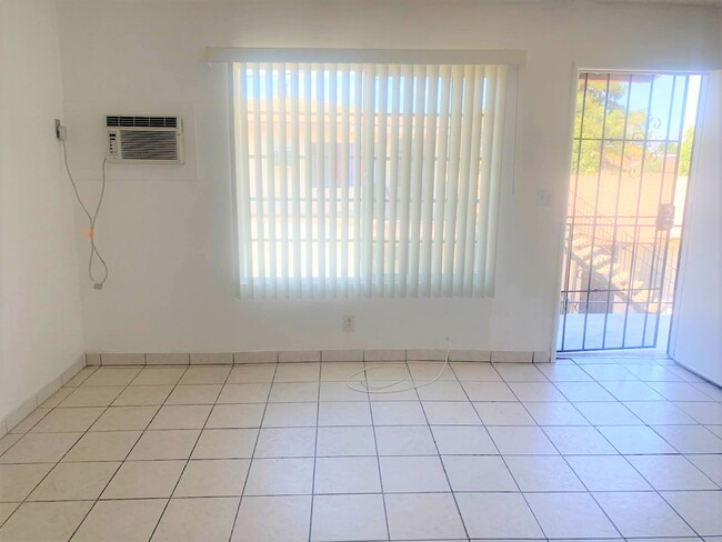LIVING ROOM - 4683 Canoga St Rental