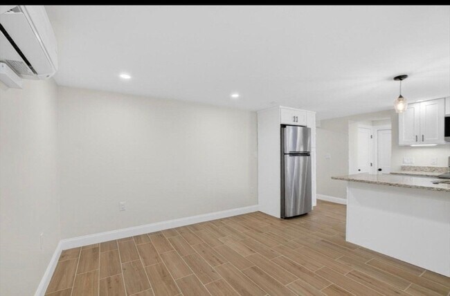 Photo - 1 Kingman Ave