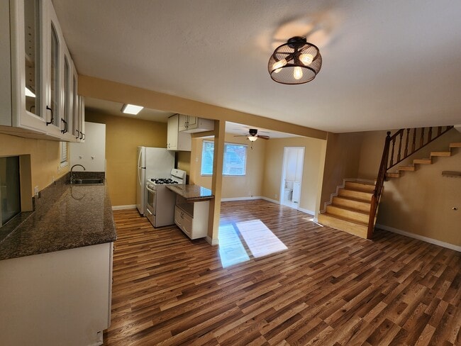 Photo - 5941 Whitnall Hwy