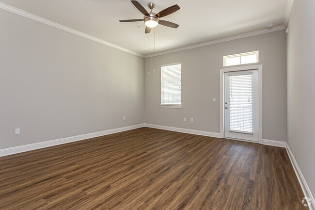 1 BR, 1 BR - 760 SF