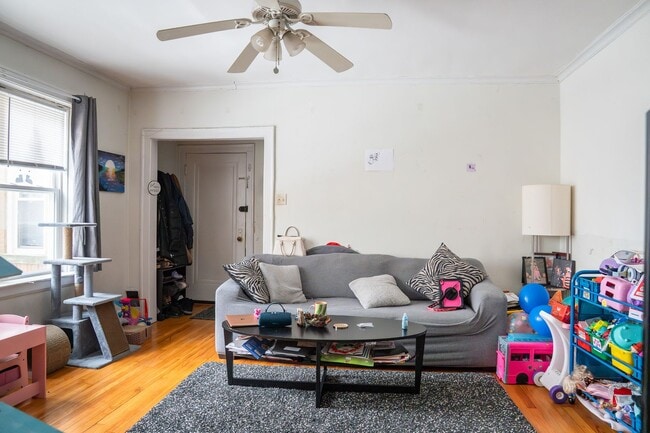 Photo - Albany Park - 2 Bed / 1 Bath - Heat Included Unit 4331-1