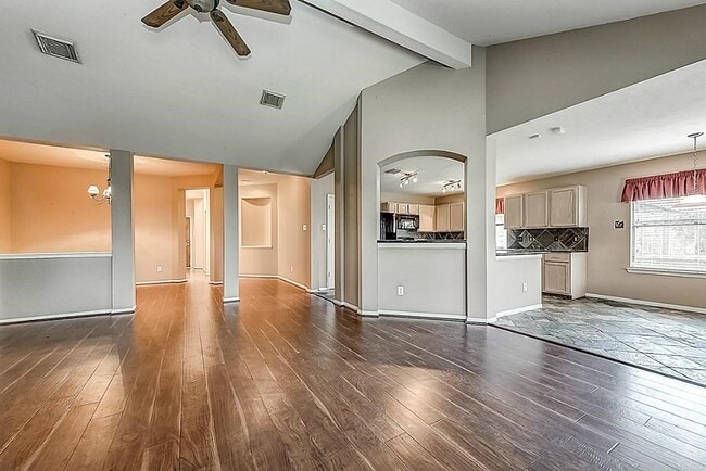 Photo - 2910 Huntington Way
