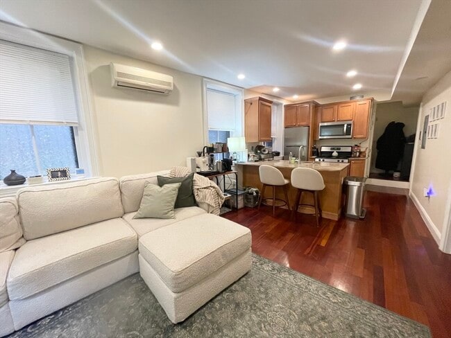 Photo - 76 W Cedar St Unidad G