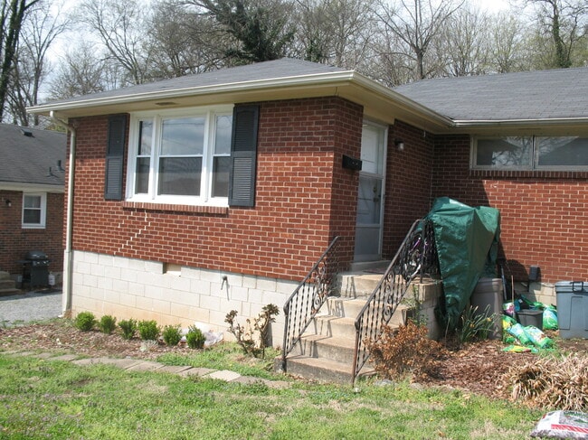 Photo - 3003 Oakland Ave Unit B