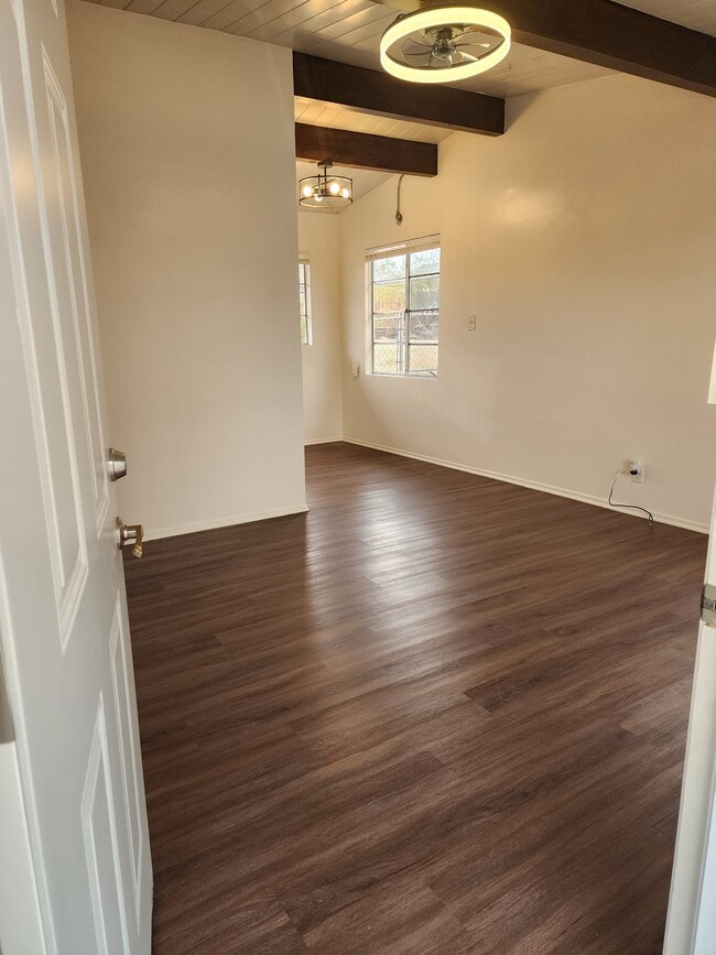 Front Entry - 6024 Baileya Ave Unit 6024