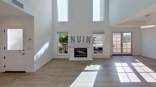 Building Photo - COMING SOON: Beautiful 3BD 3.5BA Townhome ...