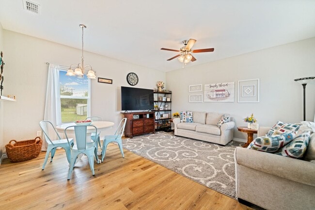 Photo - 1109 W Nelson Ave