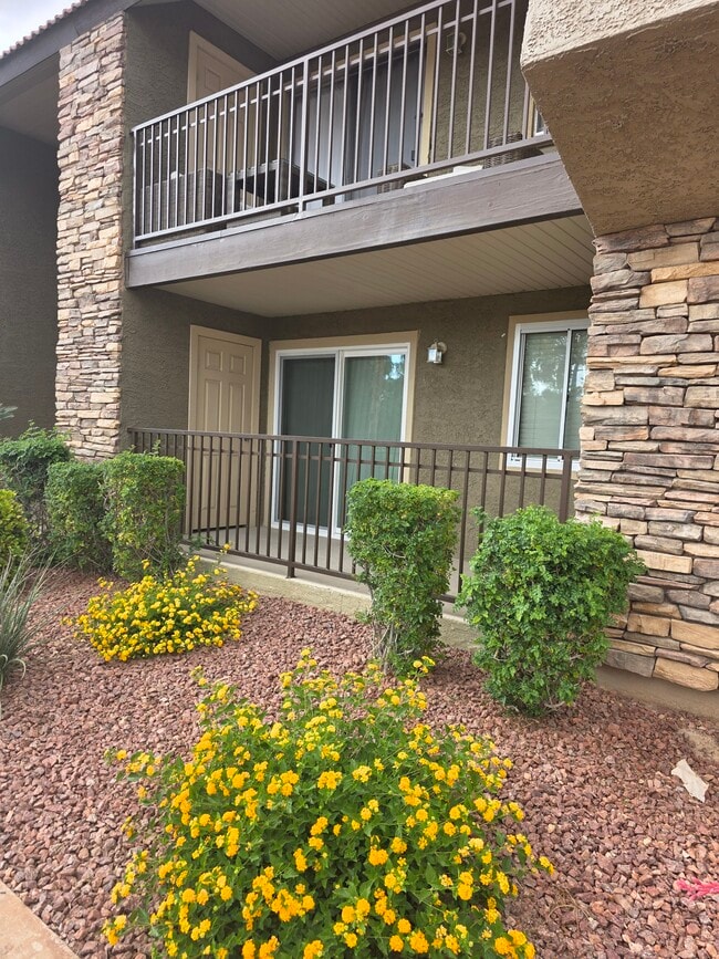 Building Photo - 5098 River Glen Dr Unit 219