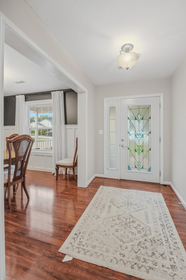 Photo - 209 Norwich Dr