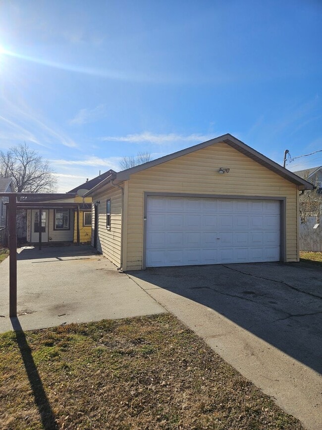 Photo - Spacious 2 Bedroom 1 Bath with 2 car Garage