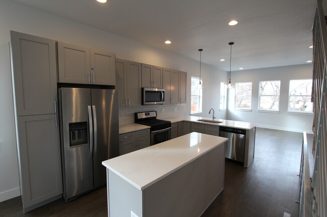 kitchen - 1919 W 46th Ave Casa Adosada