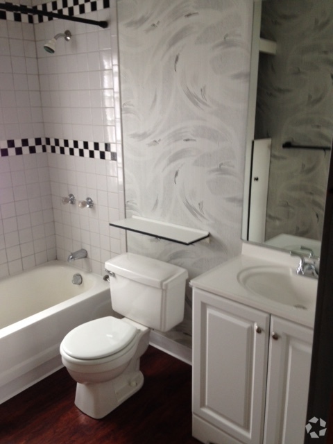 Building Photo - 128 Woodlawn Ave Unit woodlawn Rental