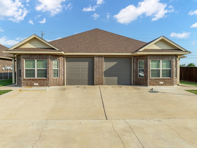 Photo - 301 Panther Way