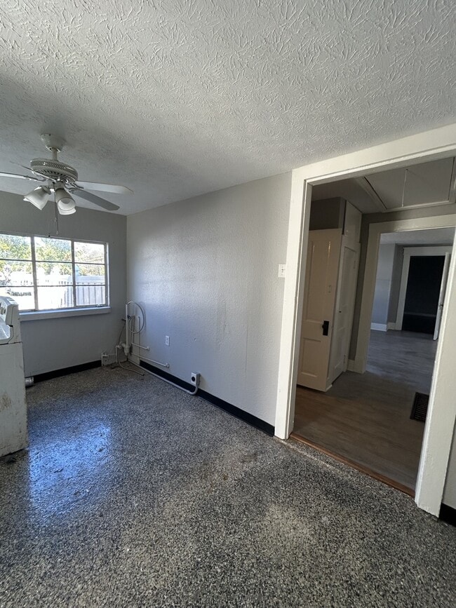 Photo - 1015 N Main St