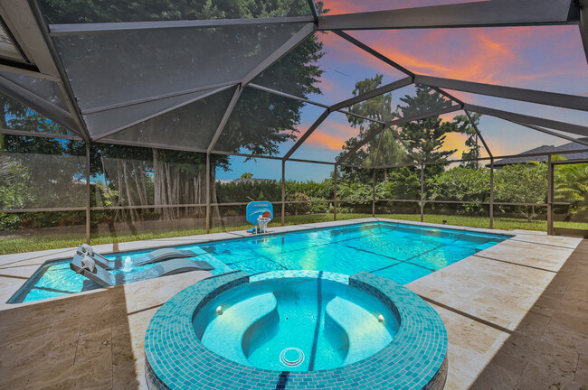 Heated hot tub and heated pool - 2305 Kings Lake Blvd House