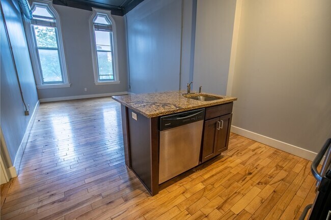 Photo - 139 Pearl St NW