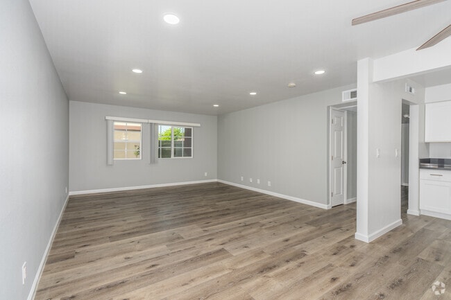 3BR, 2BA - 997SF - Living Room - Maple Palace Luxury Apartments