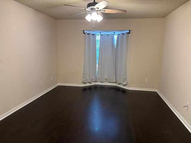 Photo - 2121 Hepburn St Unit 707