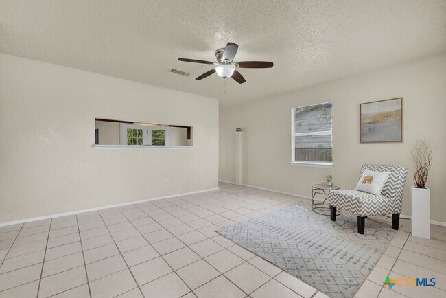 Photo - 807 Sturgeon Dr