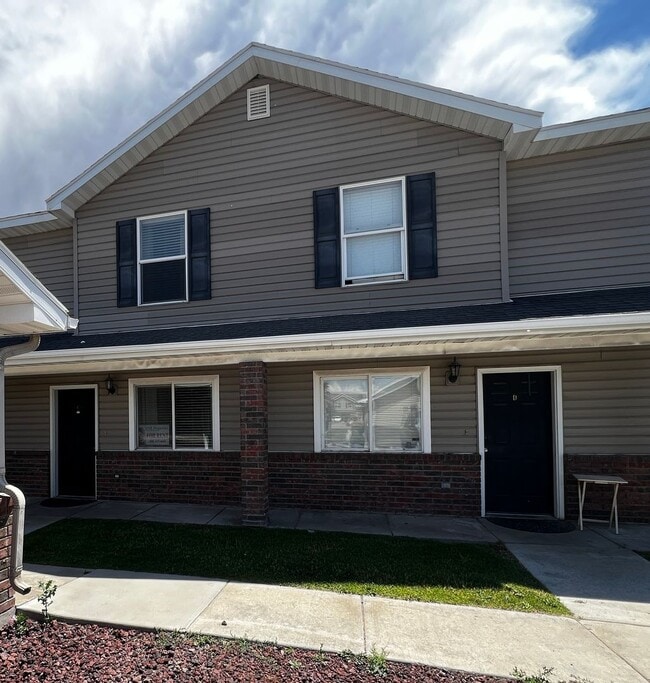 Building Photo - 3-bedroom 1.5-bathroom Town home in Chubbuck, Idaho
